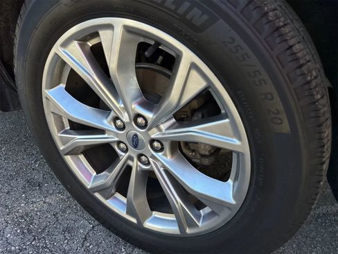 Used 2020 Ford Explorer XLT w/ Equipment Group 202A image 12