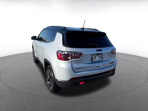Used 2025 Jeep Compass Trailhawk image 11