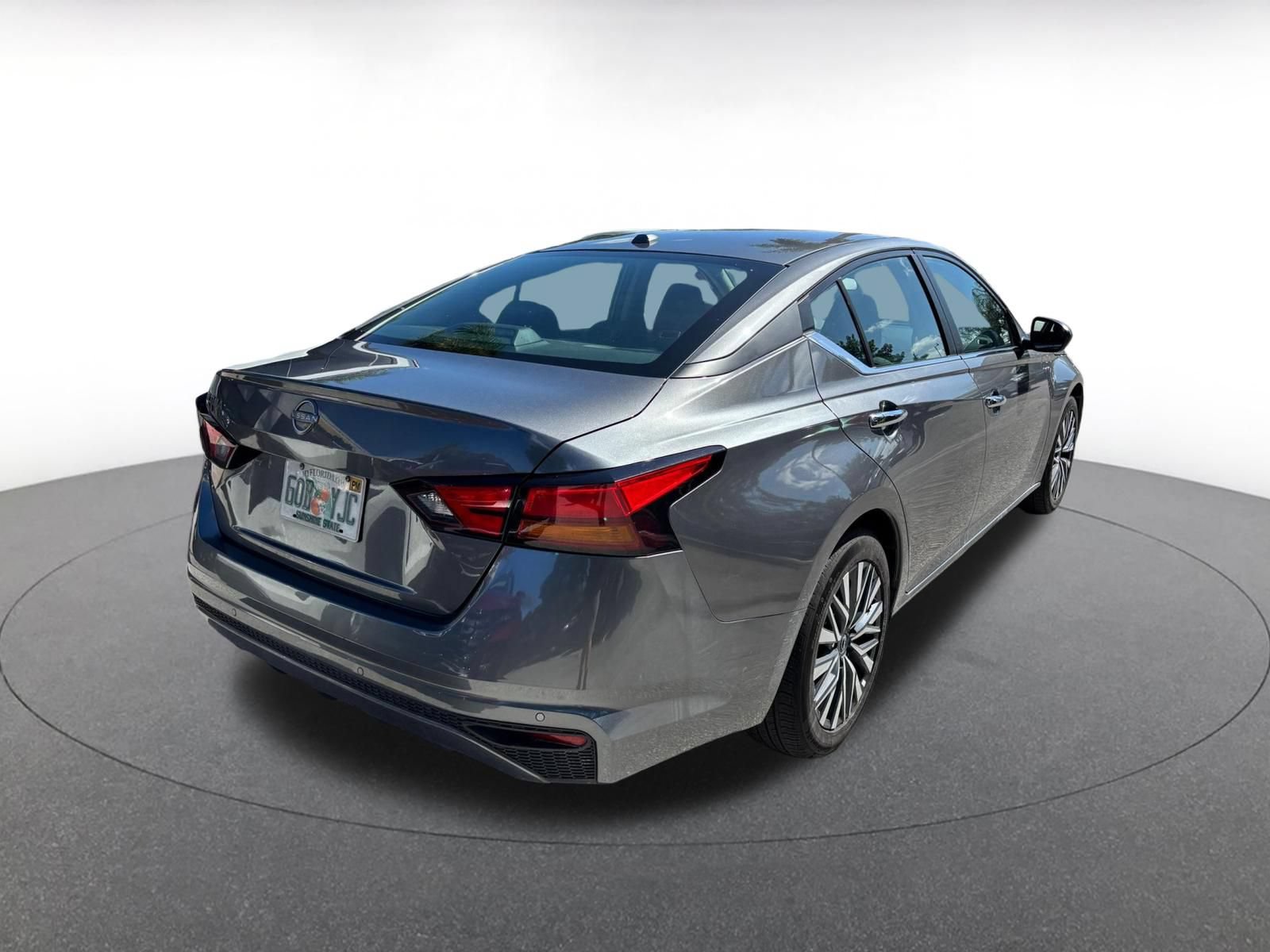 Used 2025 Nissan Altima 2.5 SV FWD image 14