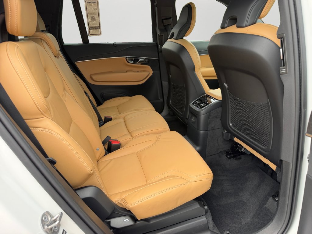 Certified 2025 Volvo XC90 T8 Ultra AWD/4WD image 9