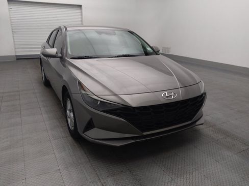 Used 2021 Hyundai Elantra SE image 14