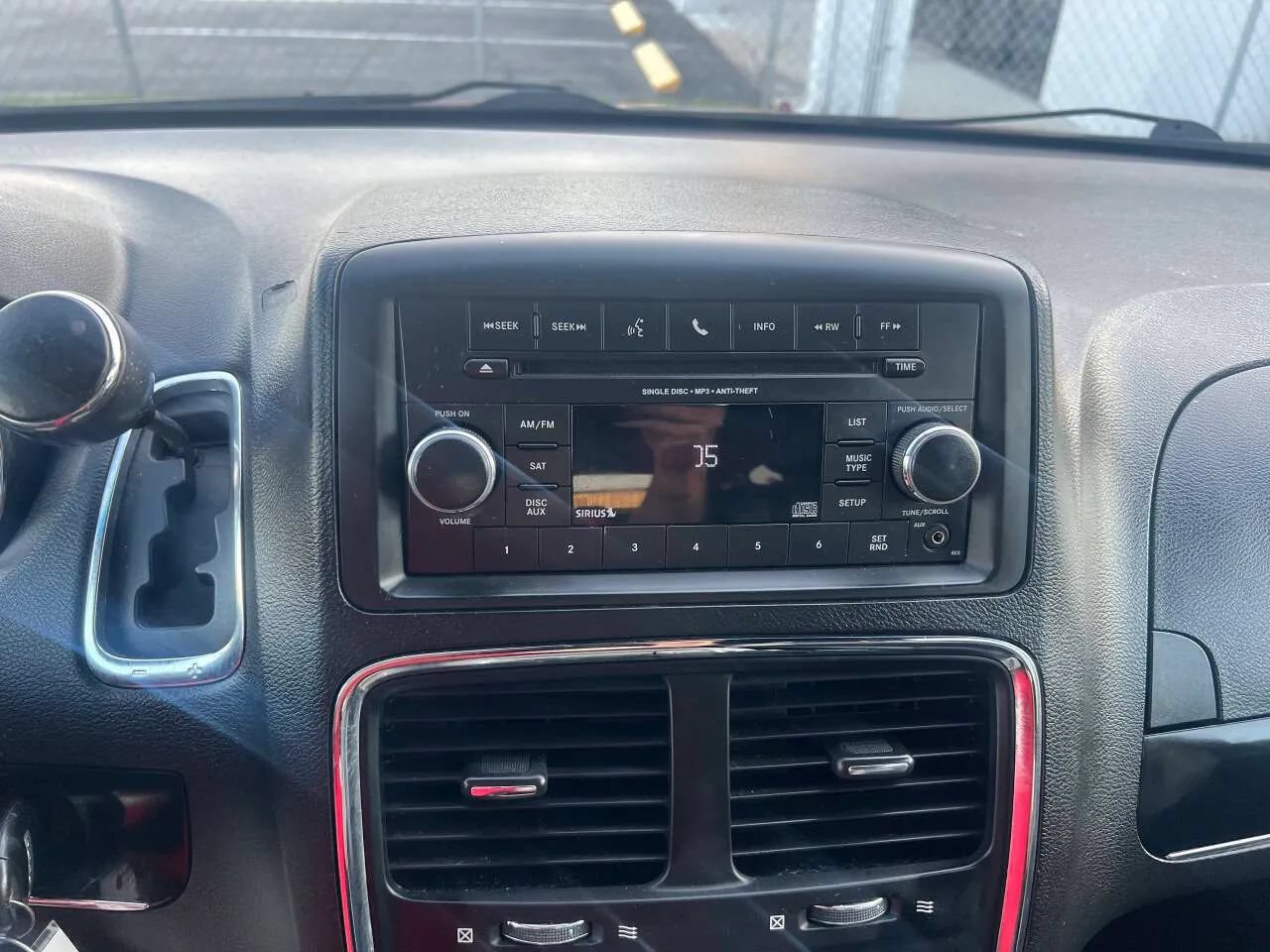 Used 2017 Dodge Grand Caravan SXT FWD image 9
