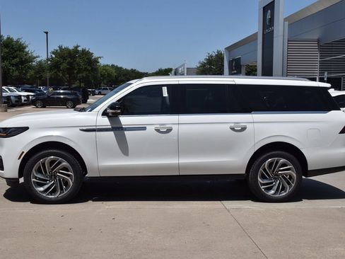 New 2026 Lincoln Navigator L Reserve AWD/4WD image 11