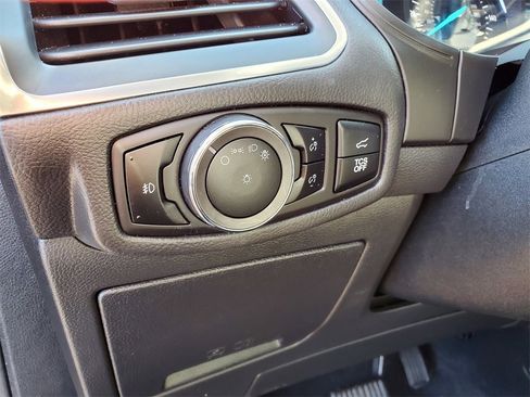 Used 2024 Ford Edge Titanium image 9