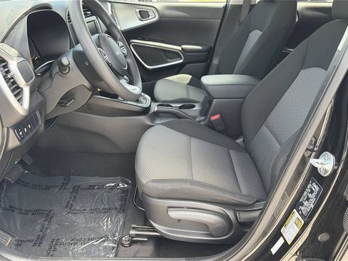 Used 2024 Kia Soul LX w/ Option Group 015 FWD image 16