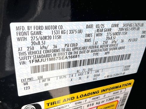 Used 2025 Ford Expedition Platinum image 41