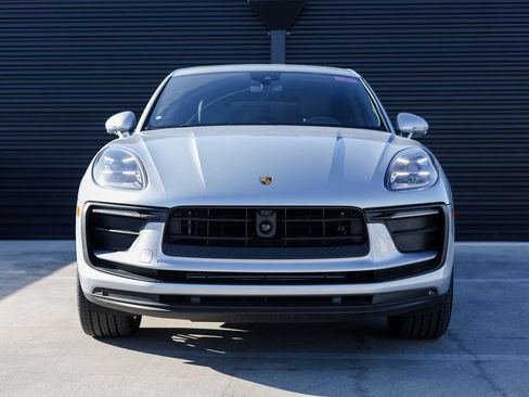 Certified 2025 Porsche Macan image 10