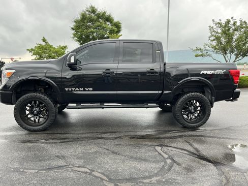 Used 2019 Nissan Titan PRO-4X w/ Pro-4x Convenience Package AWD/4WD image 9
