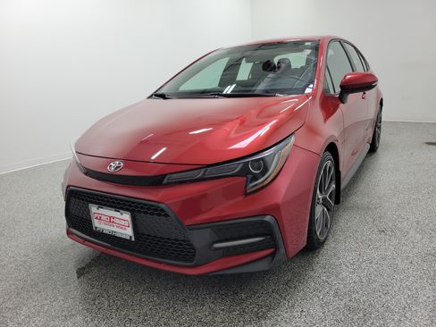 Used 2021 Toyota Corolla SE FWD image 2