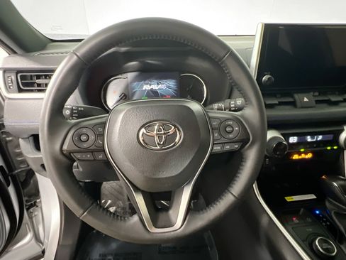 Used 2025 Toyota RAV4 SE AWD/4WD image 18