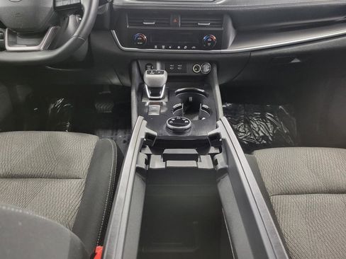 Used 2025 Nissan Rogue SV image 18