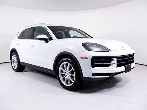 Used 2024 Porsche Cayenne image 26