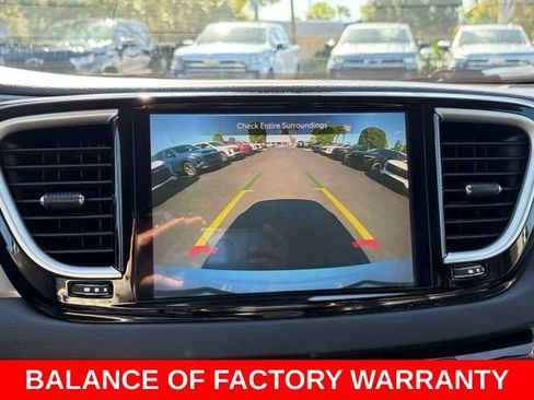 Used 2023 Chrysler Pacifica Touring-L FWD image 23