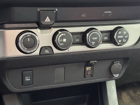 Used 2019 Toyota Tacoma SR image 10