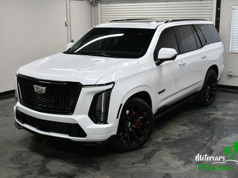 Used 2026 Cadillac Escalade V w/ LPO, ONYX Package image 2