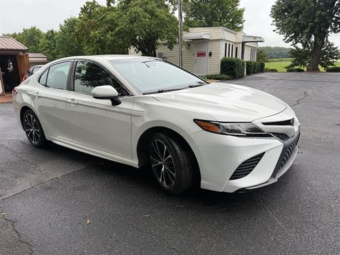 Used 2018 Toyota Camry SE FWD image 7