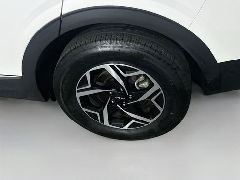 Used 2025 Kia Sportage LX image 11