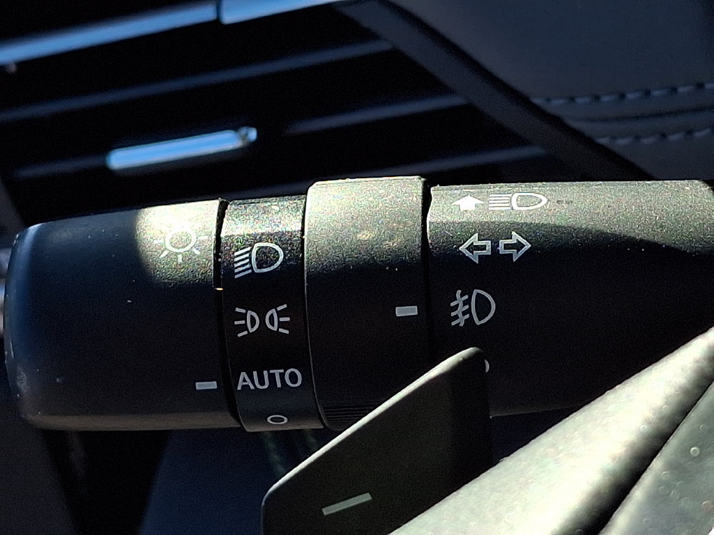 Used 2025 Subaru Outback Onyx Edition AWD/4WD image 27