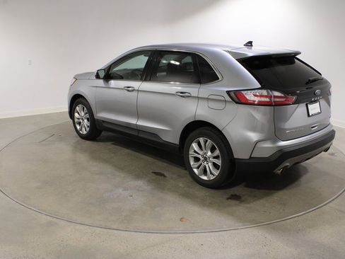 Used 2022 Ford Edge Titanium image 3