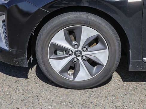 Used 2018 Hyundai Ioniq Limited FWD image 11