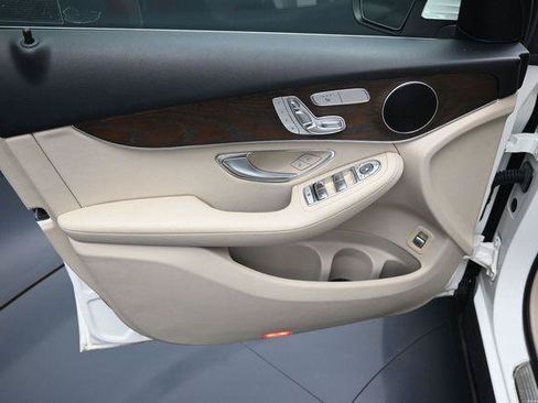 Used 2019 Mercedes-Benz GLC 300 4MATIC image 11