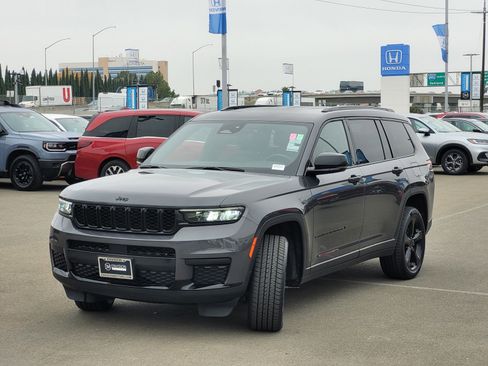 Used 2022 Jeep Grand Cherokee L Laredo image 9