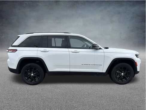 Used 2024 Jeep Grand Cherokee Limited AWD/4WD image 9