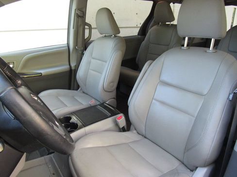 Used 2015 Toyota Sienna XLE w/ XLE Navigation Package AWD/4WD image 11