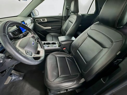 Used 2023 Ford Explorer XLT w/ Equipment Group 202A image 13