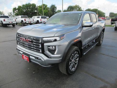 Used 2024 GMC Canyon Denali AWD/4WD image 11