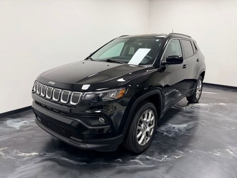 Used 2022 Jeep Compass Latitude AWD/4WD image 3