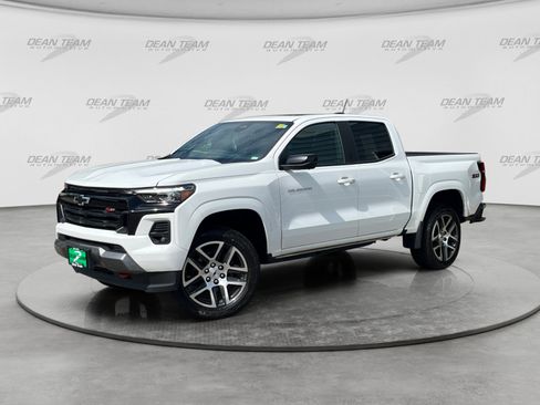 Used 2023 Chevrolet Colorado Z71 w/ Z71 Convenience Package 2 AWD/4WD image 3