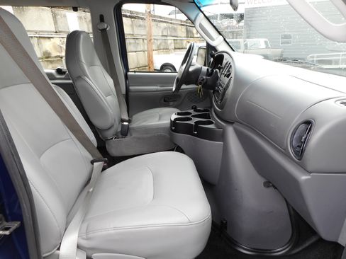 Used 2008 Ford E-350 and Econoline 350 Super Duty Wagon image 28