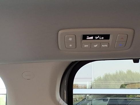 New 2026 Kia Carnival EX FWD image 11
