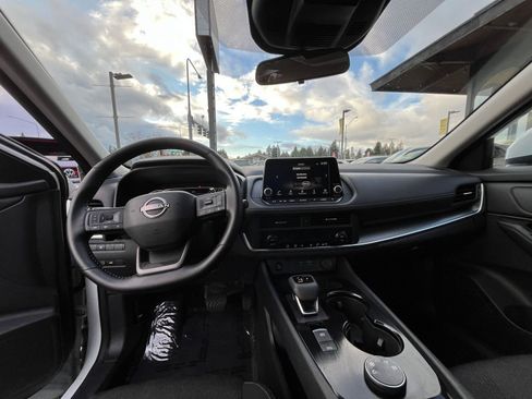 Used 2025 Nissan Rogue SV image 35