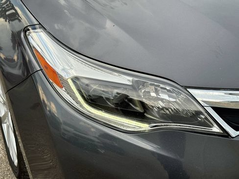Used 2013 Toyota Avalon Limited w/ Technology Pkg FWD image 38