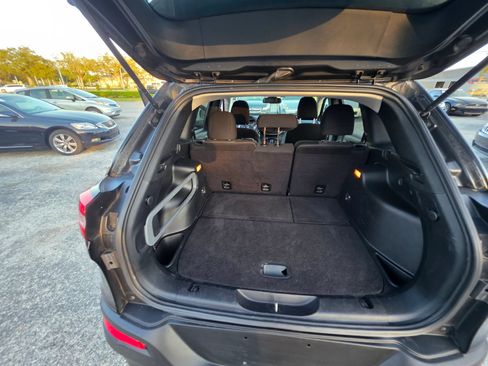 Used 2016 Jeep Cherokee Latitude FWD image 18