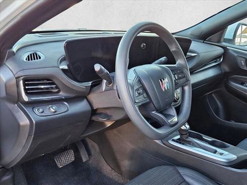 Used 2025 Buick Envista Preferred image 11