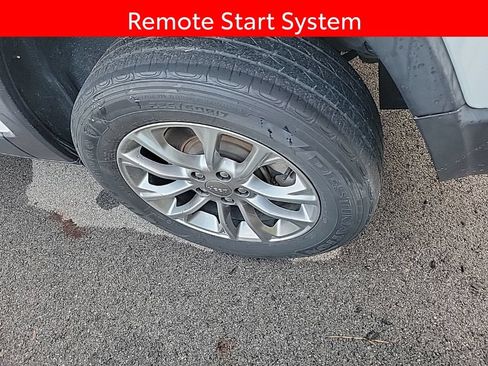 Used 2020 Jeep Cherokee Latitude Plus w/ Cold Weather Group FWD image 5