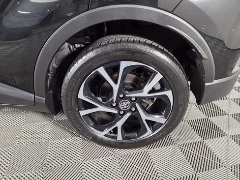 Used 2019 Toyota C-HR XLE image 24