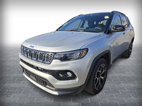 Used 2025 Jeep Compass Limited image 3