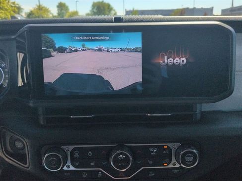 New 2025 Jeep Gladiator Sport image 23