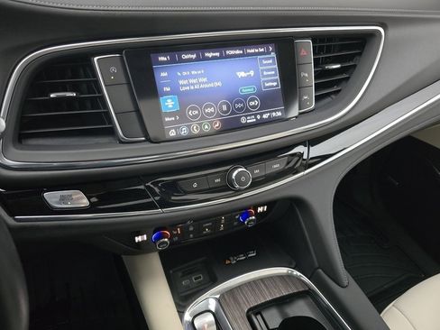 Used 2024 Buick Enclave Avenir image 42