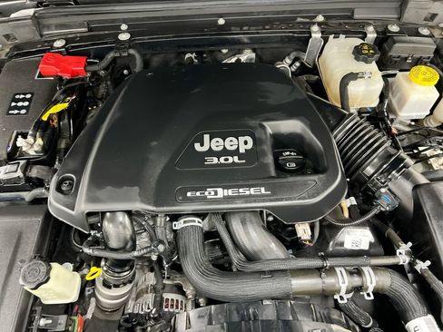 Used 2023 Jeep Gladiator Sport AWD/4WD image 28