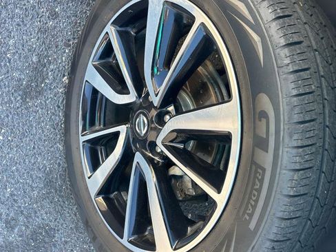 Used 2020 Nissan Rogue SL w/ Premium Package AWD/4WD image 17