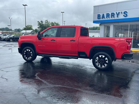 Used 2020 Chevrolet Silverado 2500 Custom w/ Custom Value Package AWD/4WD image 2