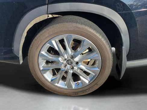Used 2021 Toyota Highlander Limited AWD/4WD image 25