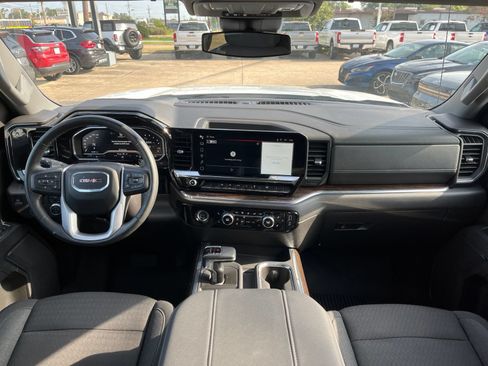 Used 2024 GMC Sierra 1500 Elevation AWD/4WD image 9