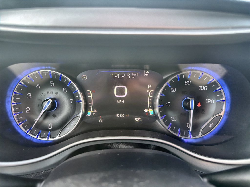 Used 2020 Chrysler Pacifica Touring-L Plus w/ Advanced Safetytec Group FWD image 10