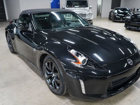 Used 2019 Nissan 370Z Touring RWD image 7